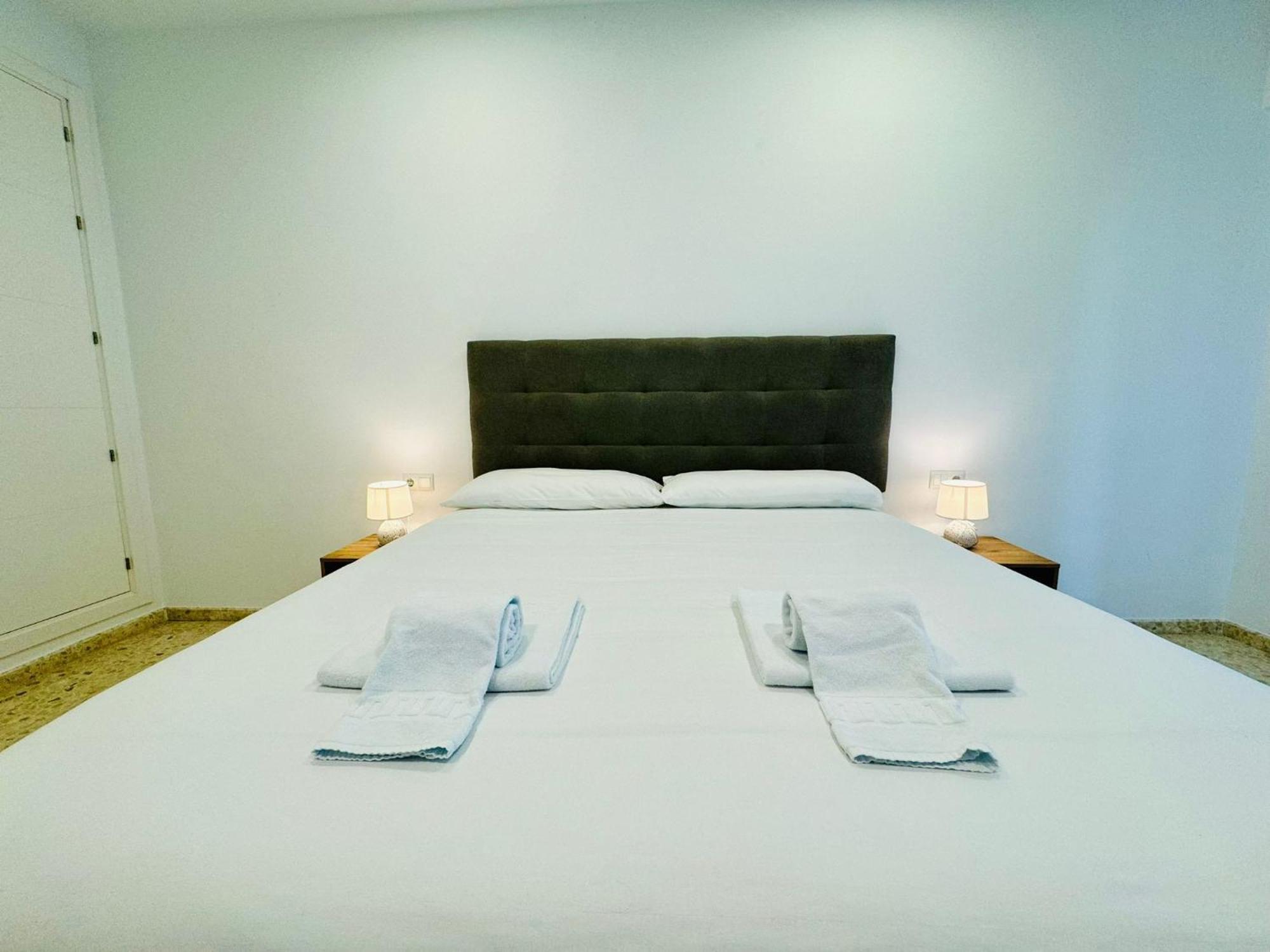 Apartamentos La Muralla Grupo Ac Gestion カディス エクステリア 写真