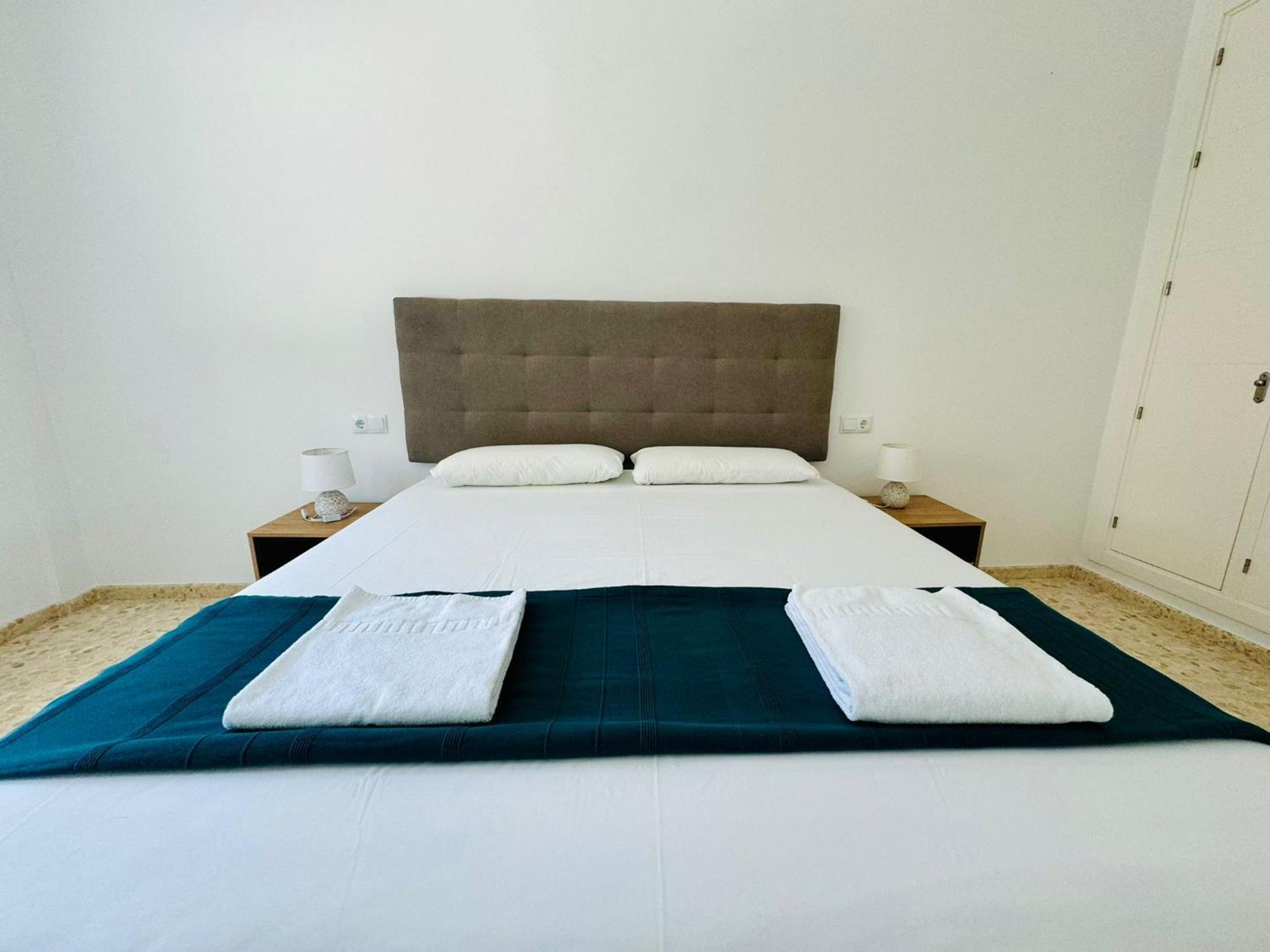 Apartamentos La Muralla Grupo Ac Gestion カディス エクステリア 写真